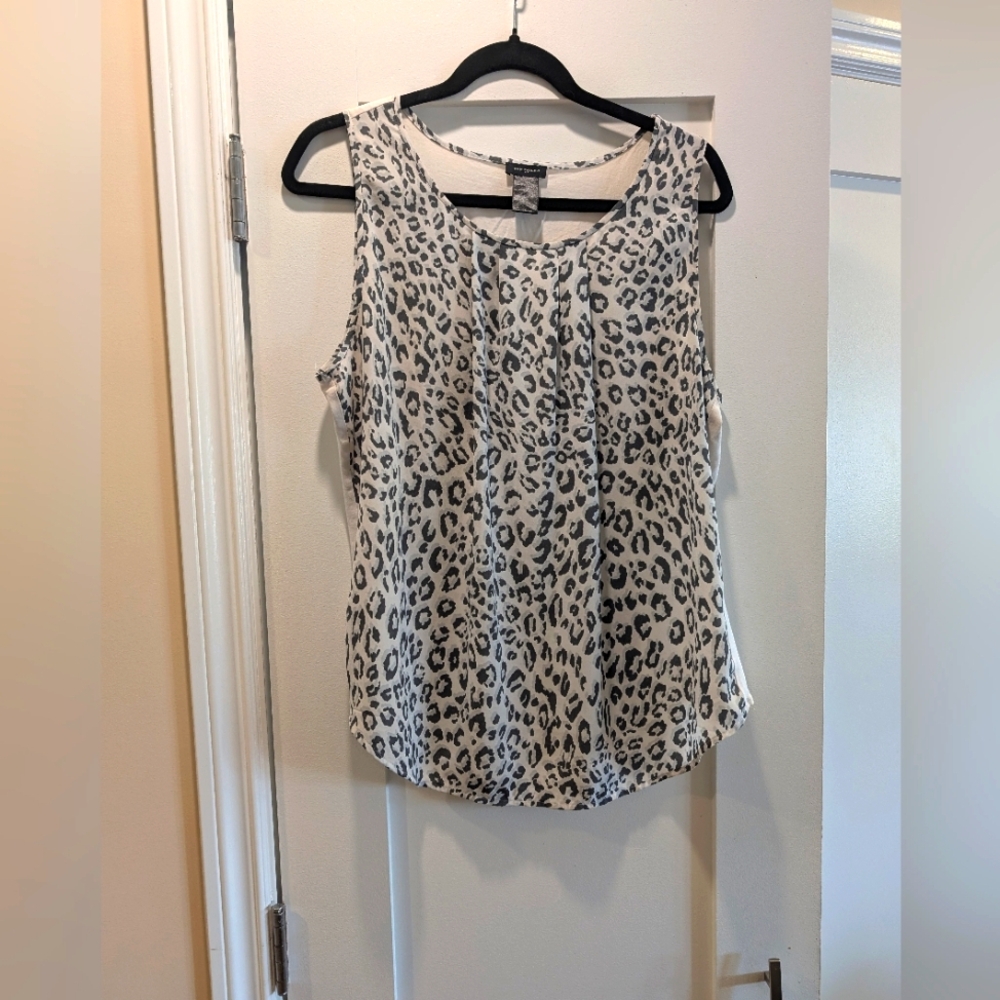 Ann Taylor Sleeveless Top. L